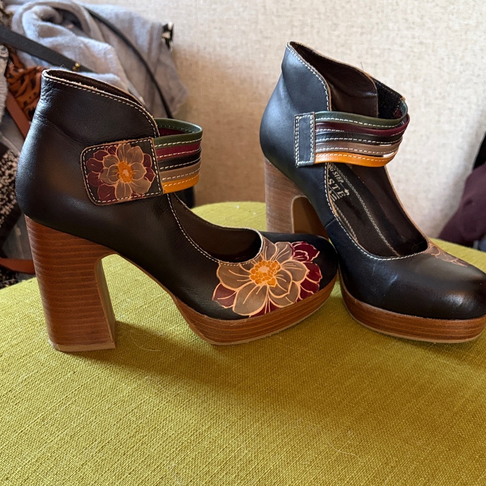 Chic Black Floral Heels with Multicolor Straps